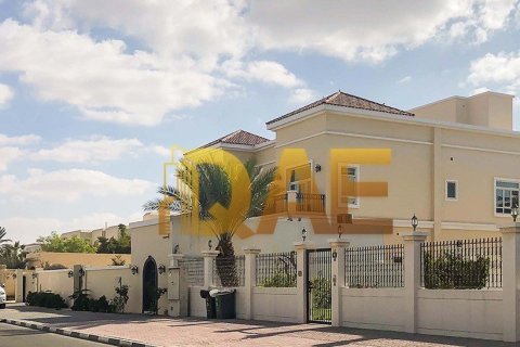 Villa de 1393.546m² à Dubai, UAE No. 3653 5