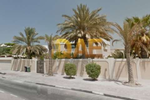 Villa de 1393.546m² à Dubai, UAE No. 3653 4