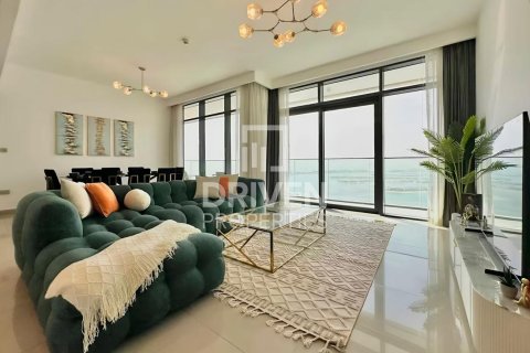 Appartement de 4 chambres à EMAAR Beachfront, UAE No. 217609 7
