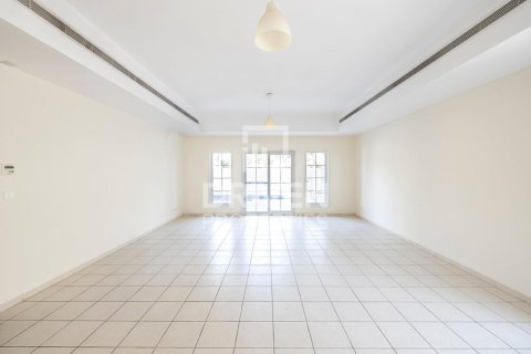 Villa de 5 dormitorios en Arabian Ranches, UAE No. 218438