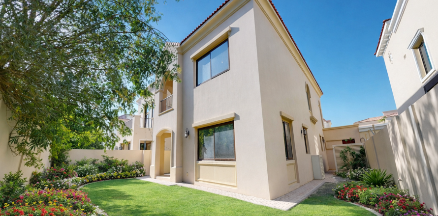 5 bedrooms Villa in Dubai, UAE No. 217084