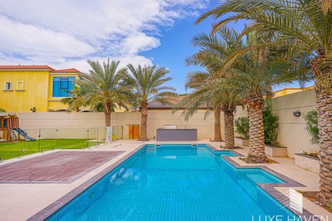 Villa de 3 dormitorios en Legacy, UAE No. 10652