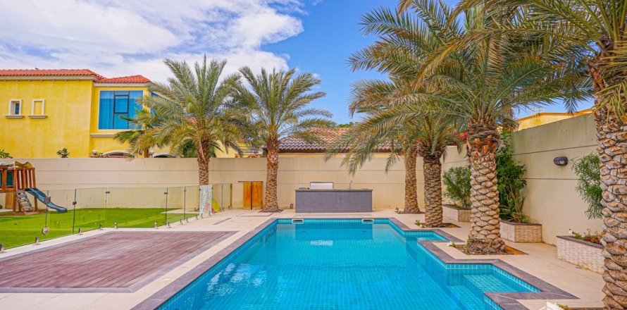 3 bedrooms Villa in Legacy, UAE No. 10652