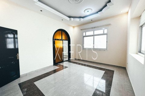 4 bedrooms Villa in Abu Dhabi, UAE No. 223970 16