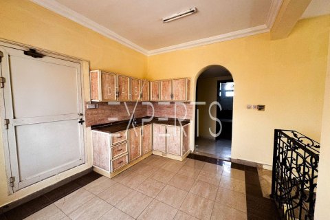 4 bedrooms Villa in Abu Dhabi, UAE No. 223970 6