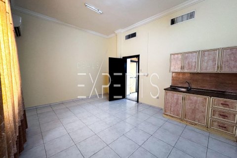 4 bedrooms Villa in Abu Dhabi, UAE No. 223970 7