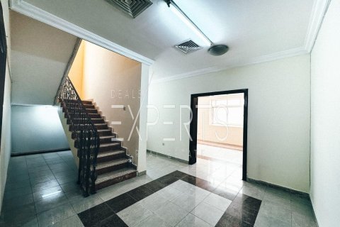 4 bedrooms Villa in Abu Dhabi, UAE No. 223970 11