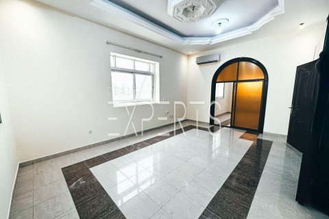 4 bedrooms Villa in Abu Dhabi, UAE No. 223970 9