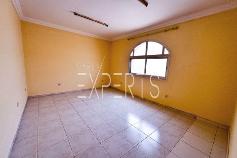 4 bedrooms Villa in Abu Dhabi, UAE No. 223970 13