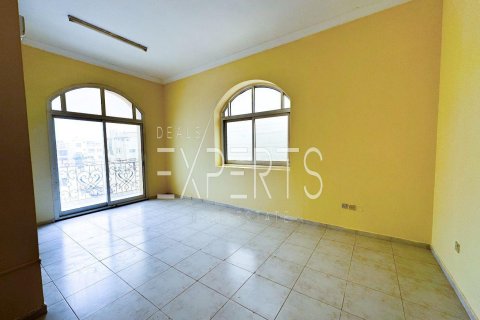 4 bedrooms Villa in Abu Dhabi, UAE No. 223970 19