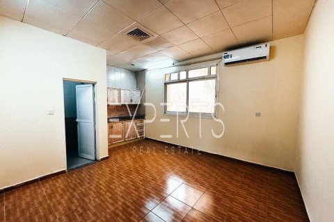 4 bedrooms Villa in Abu Dhabi, UAE No. 223970 8