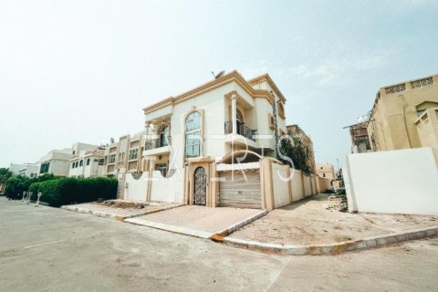 4 bedrooms Villa in Abu Dhabi, UAE No. 223970 21