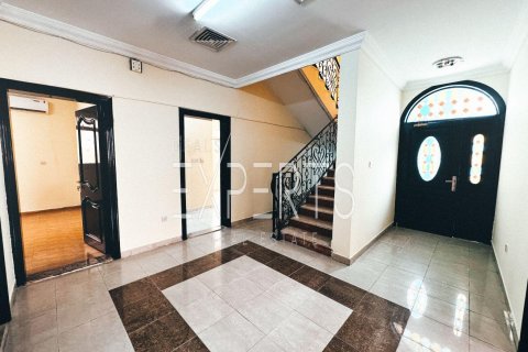 4 bedrooms Villa in Abu Dhabi, UAE No. 223970 4