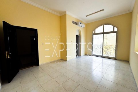 4 bedrooms Villa in Abu Dhabi, UAE No. 223970 15