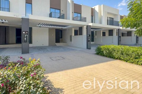 Townhouse de 3 dormitorios en EMAAR South, UAE No. 64899