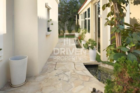 Villa de 3 dormitorios en District 16, UAE No. 202723 12