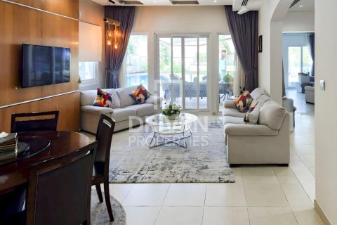 Villa de 3 dormitorios en District 16, UAE No. 202723 3