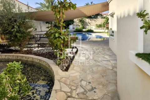 Villa de 3 dormitorios en District 16, UAE No. 202723 10