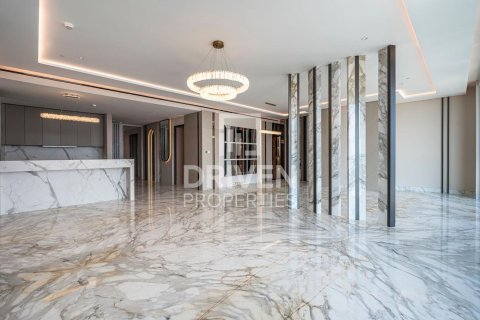 Apartment de 3 dormitorios en The Crescent, UAE No. 201319 8