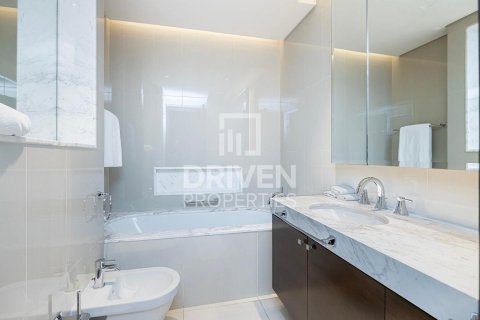 Квартира с 2 спальнями в The Address Residence Fountain Views, ОАЭ №223108 11