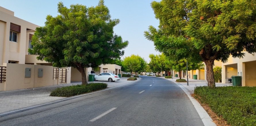 3 bedrooms Townhouse in Ras Al Khaimah, UAE No. 183764
