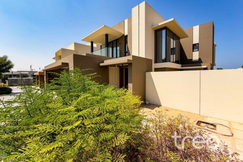 4 bedrooms Villa in Dubai, UAE No. 220770