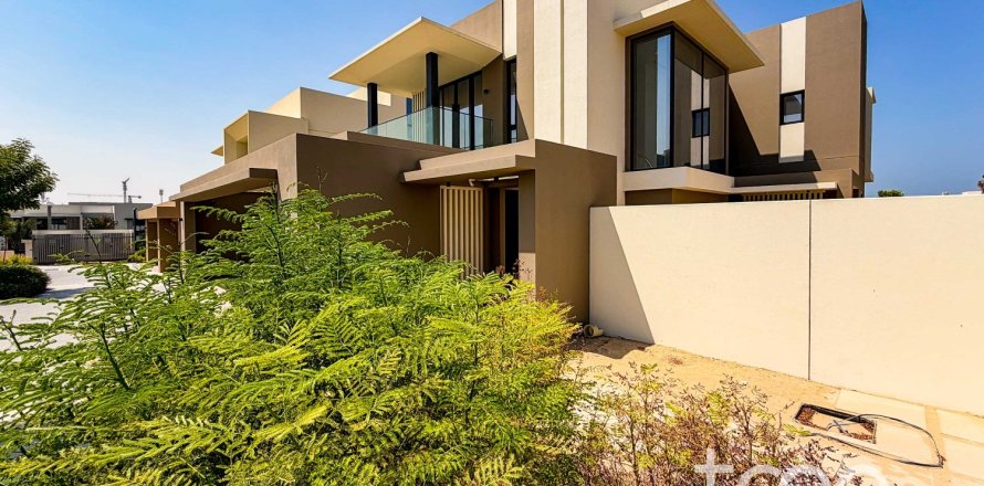 4 bedrooms Villa in Dubai, UAE No. 220770
