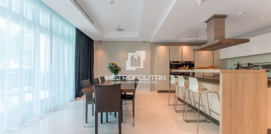 4 bedrooms Villa in Dubai Marina, UAE No. 77770