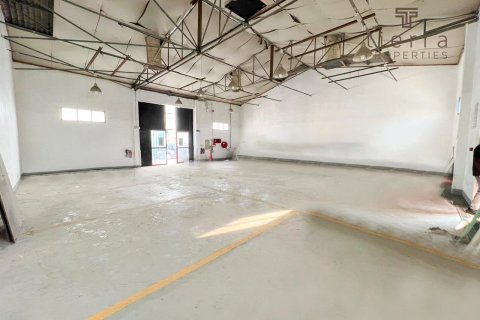 1021.9m² Commercial property in Al Quoz, UAE No. 22003 3