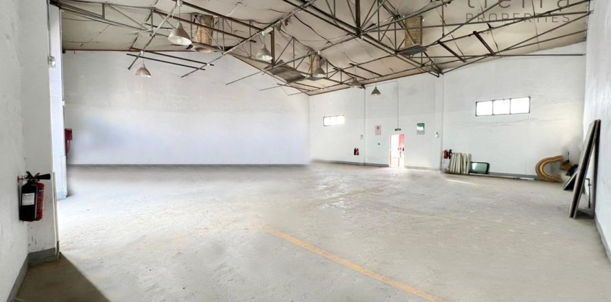 1021.9m² Commercial property in Al Quoz, UAE No. 22003