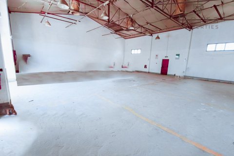 1021.9m² Commercial property in Al Quoz, UAE No. 22003 4