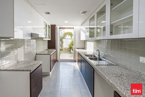 3 bedrooms Townhouse in Dubai, UAE No. 223679 11