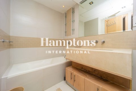 Apartment de 2 dormitorios en The Address Dubai Marina, UAE No. 223622 6