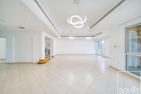 Villa de 4 dormitorios en Umm Suqeim, UAE No. 201024 10