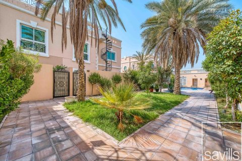 Villa de 4 dormitorios en Umm Suqeim, UAE No. 201024 4