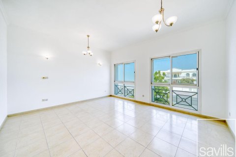 Villa de 4 dormitorios en Umm Suqeim, UAE No. 201024 8