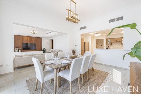 Villa de 6 dormitorios en Victory Heights, UAE No. 9860 5