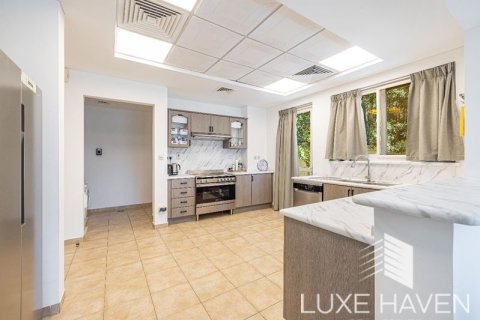 Villa de 6 dormitorios en Victory Heights, UAE No. 9860 8