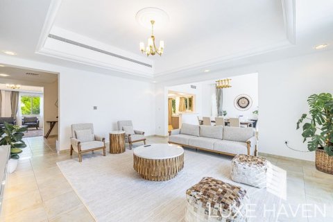 Villa de 6 dormitorios en Victory Heights, UAE No. 9860 3