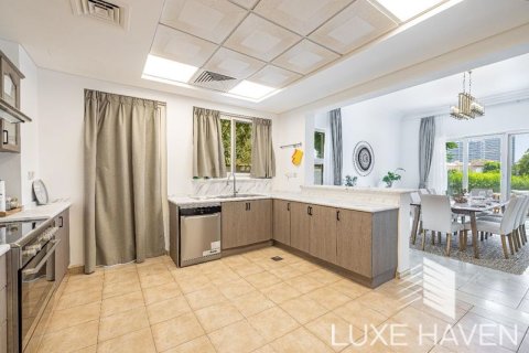 Villa de 6 dormitorios en Victory Heights, UAE No. 9860 9