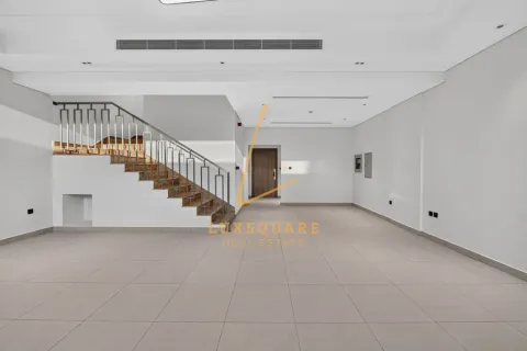 4 bedrooms Townhouse in Dubai Investment Park, UAE No. 220208 4