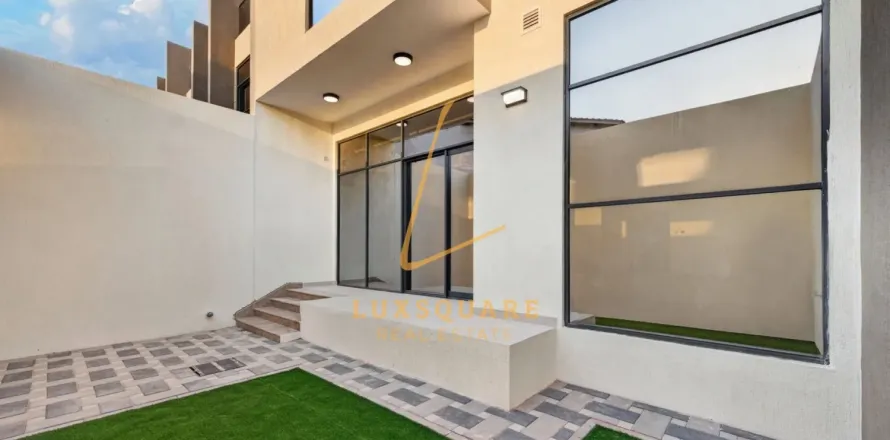4 bedrooms Townhouse in Dubai Investment Park, UAE No. 220208