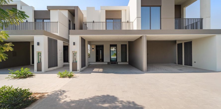 Townhouse de 3 dormitorios en Dubai Sports City, UAE No. 217142