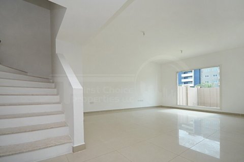 4 bedrooms Villa in Abu Dhabi, UAE No. 13300 15