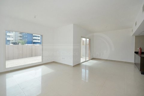 4 bedrooms Villa in Abu Dhabi, UAE No. 13300 10