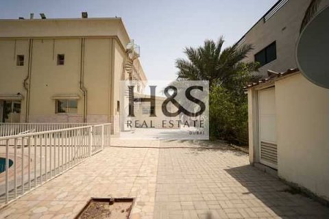 4 bedrooms Villa in Dubai, UAE No. 112709 8