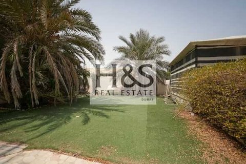 4 bedrooms Villa in Dubai, UAE No. 112709 3