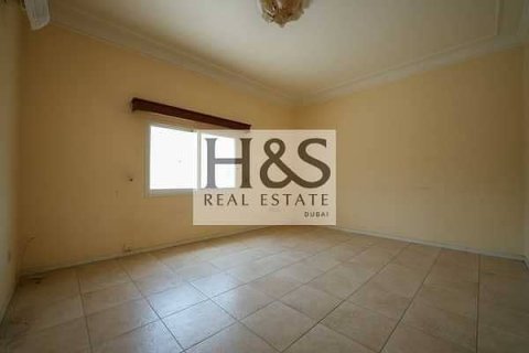 4 bedrooms Villa in Dubai, UAE No. 112709 12