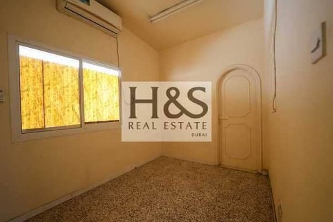 4 bedrooms Villa in Dubai, UAE No. 112709 10