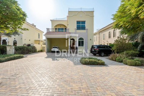 4 bedrooms Villa in Hacienda, UAE No. 212664